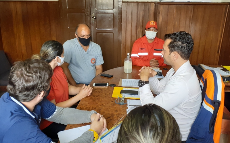 Defesa Civil Municipal e executivo recebem representantes do Grupo de Bombeiros Civis Voluntários 
